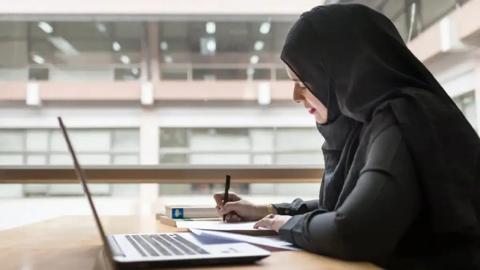 أكثر التخصصات المطلوبة في السعودية للنساء 2024 